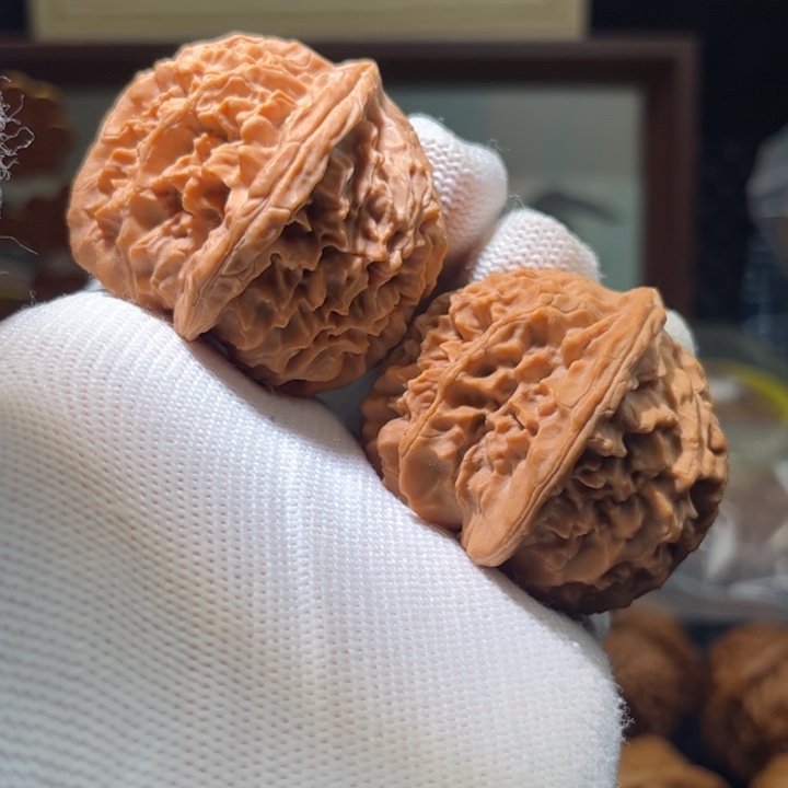 文玩核桃吊坠皇冠