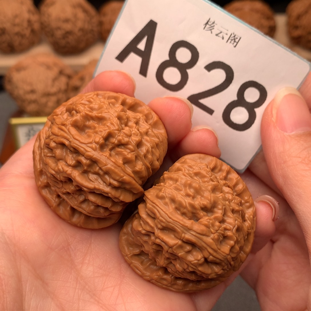 文玩核桃把件40白狮子