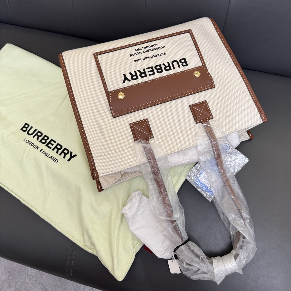 未使用 BURBERRY/博柏利 博柏利新款百搭休闲托特包