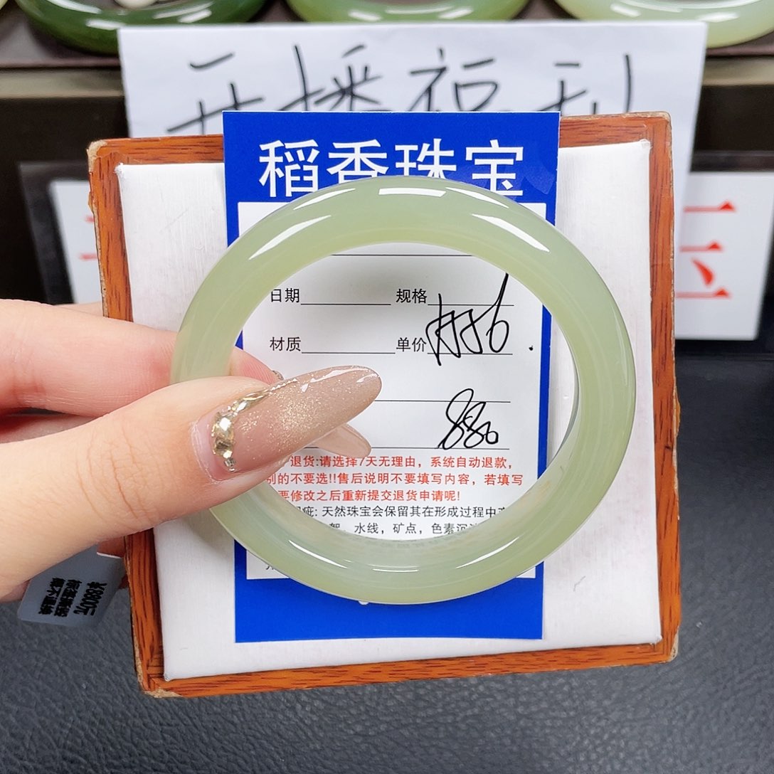 和田玉手镯未镶嵌