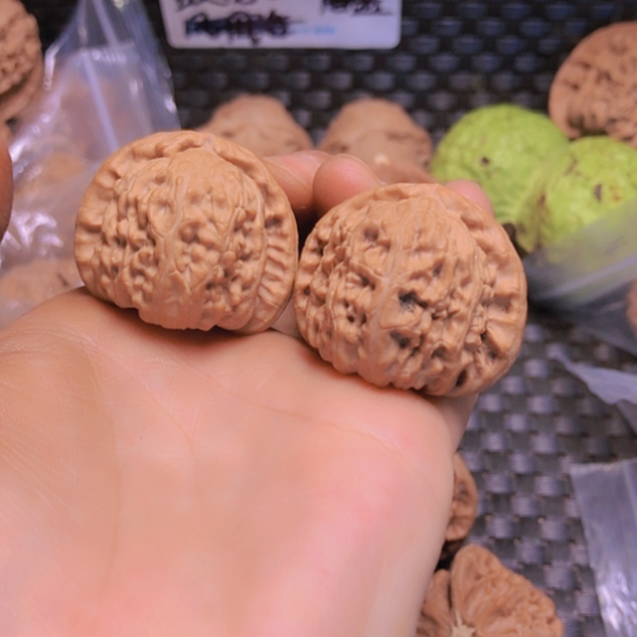 【闪购商品】核桃摆件34白狮子修尖