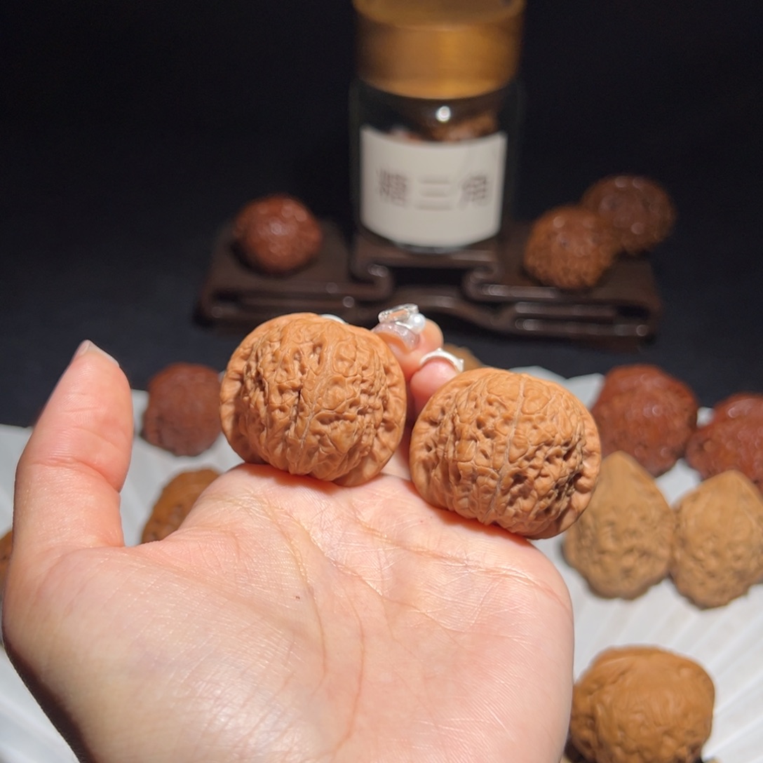 吊坠文玩核桃36+血麒麟