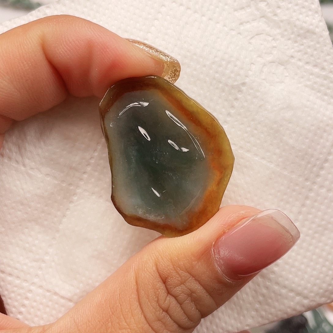 翡翠未镶嵌颈饰厉*翡翠