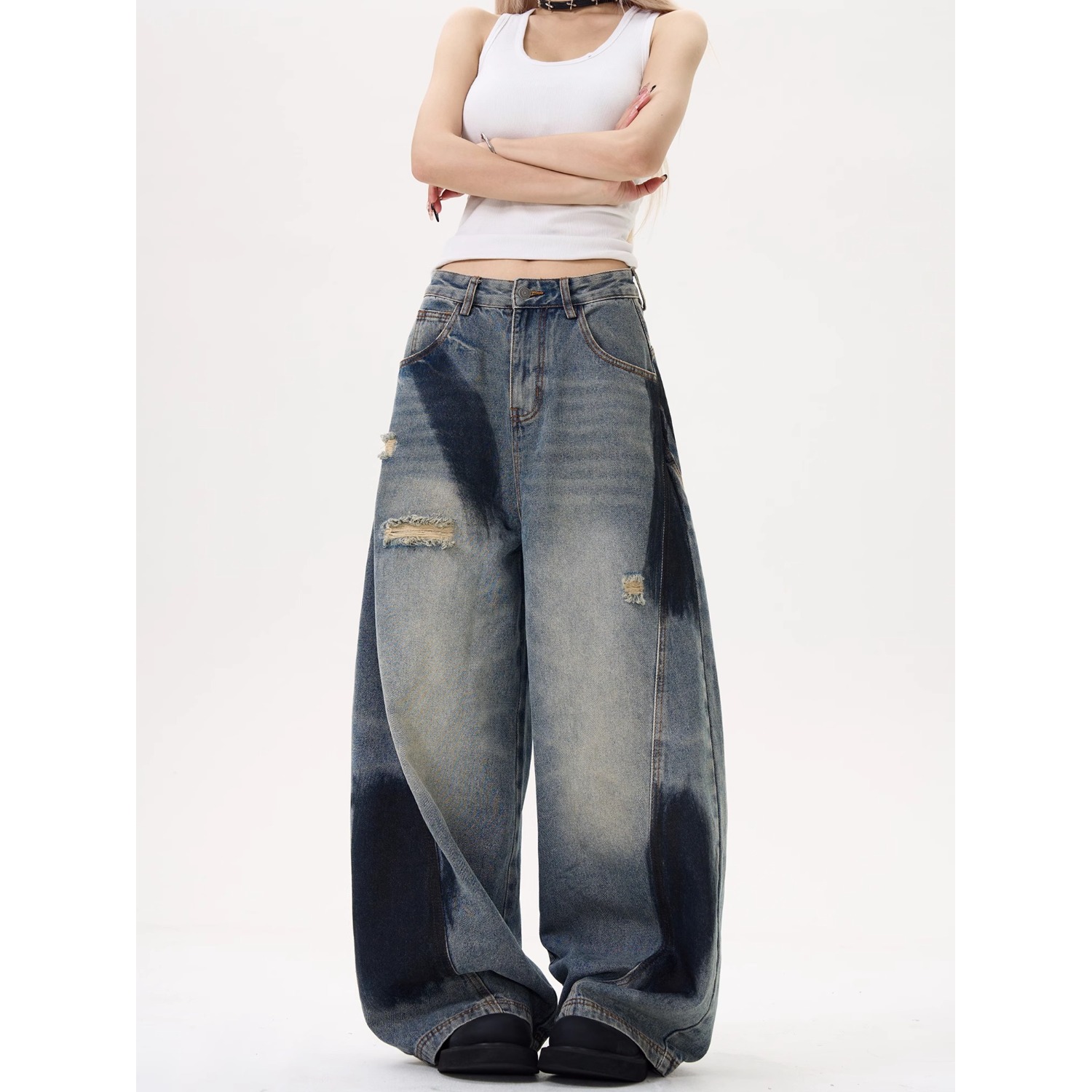 弯刀阔腿拼接解构破洞喷绘做旧牛仔裤女宽松垂感长裤