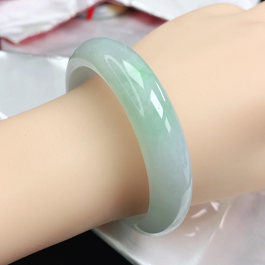 翡翠手镯未镶嵌正5657