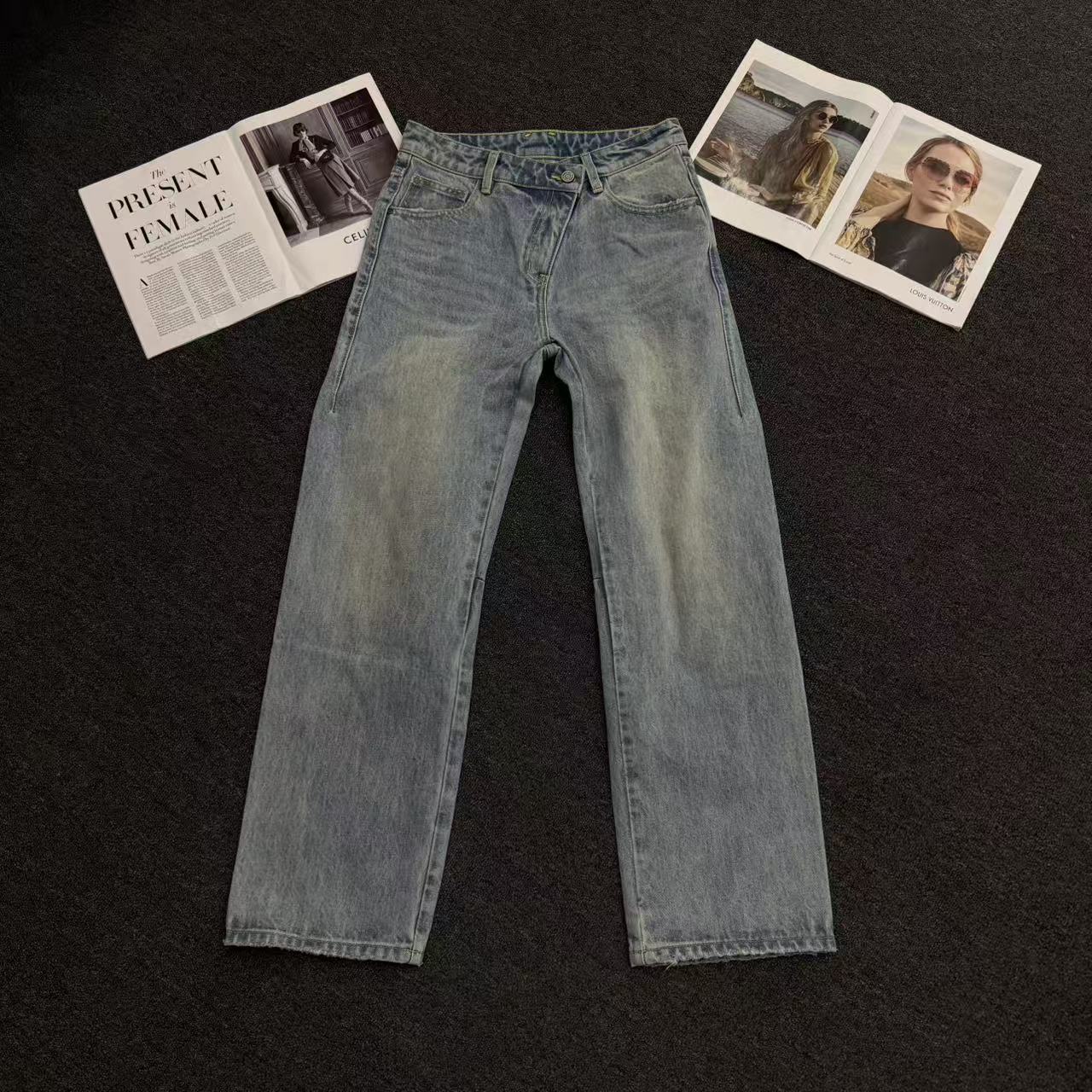 LULU 鹿 斜门襟重工洗水后拼色包盖直筒牛仔裤F912