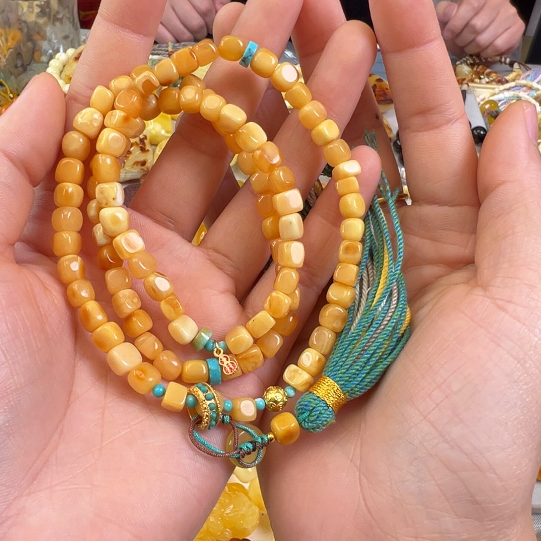 蜜蜡裸石未镶嵌蜜蜡