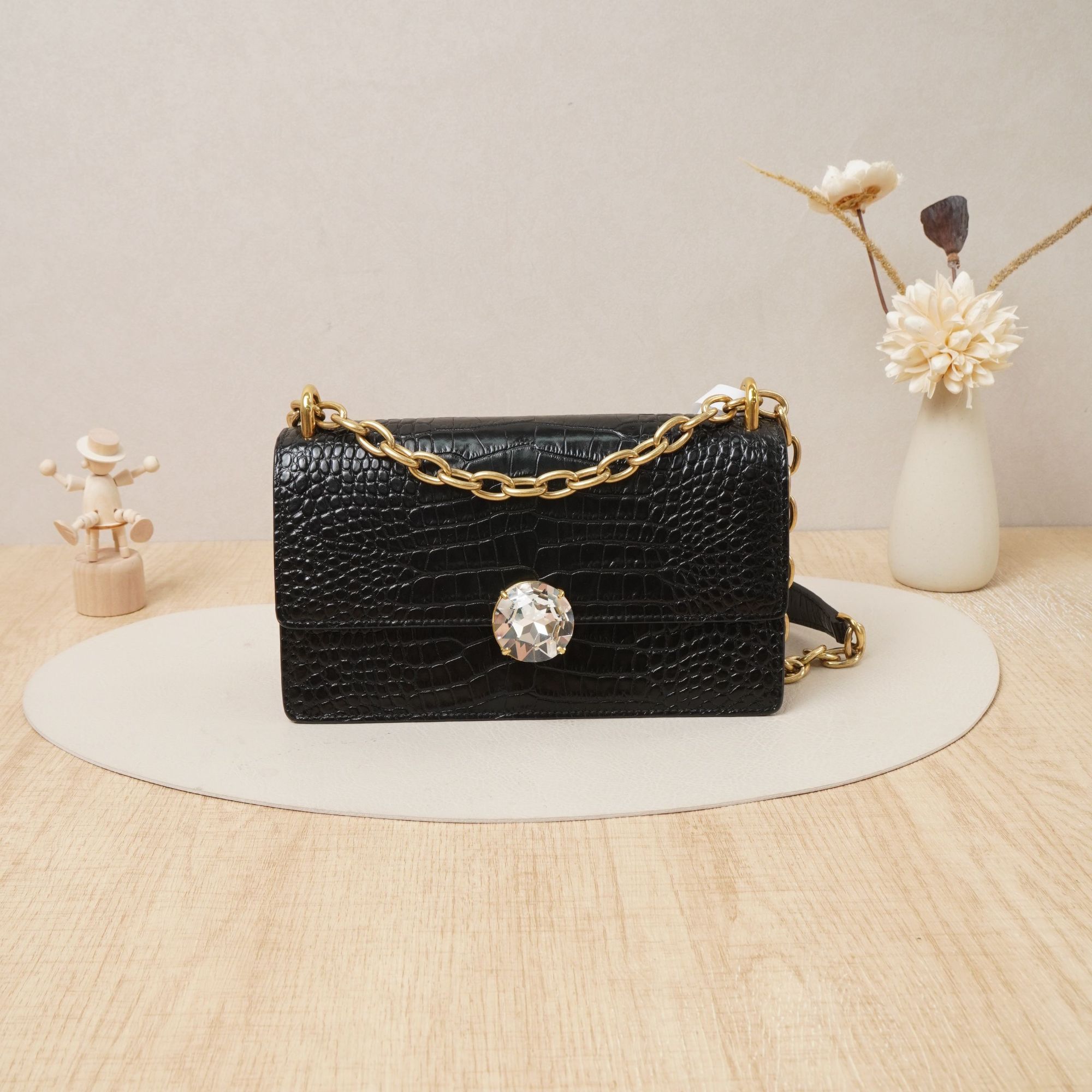 95新 MIU MIU/缪缪 缪缪宝石链条单肩包黑金牛皮/DS039538