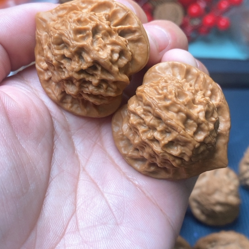 【闪购商品】文玩核桃吊坠图图一对