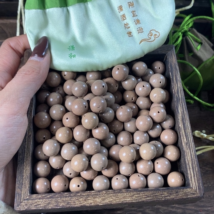 泥塑白龙涎1,2瑕疵珠香包约50克