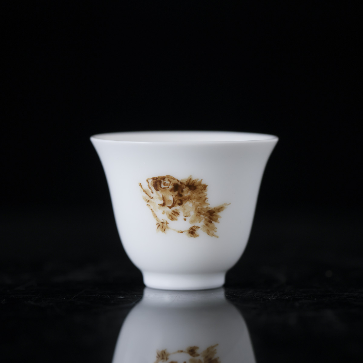 自慢堂-玉兰杯釉中彩鳜鱼--不言美器-景德镇茶杯