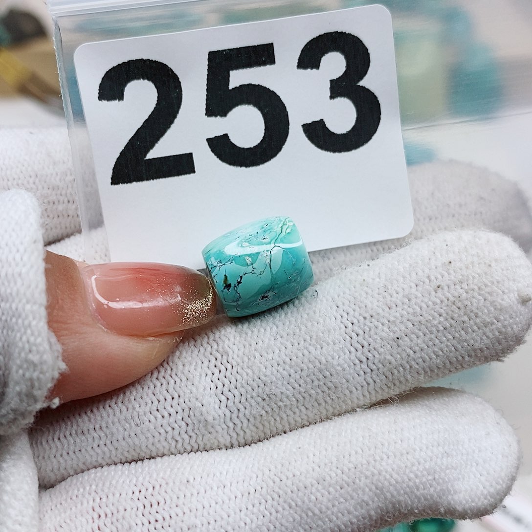 绿松石未镶嵌颈饰