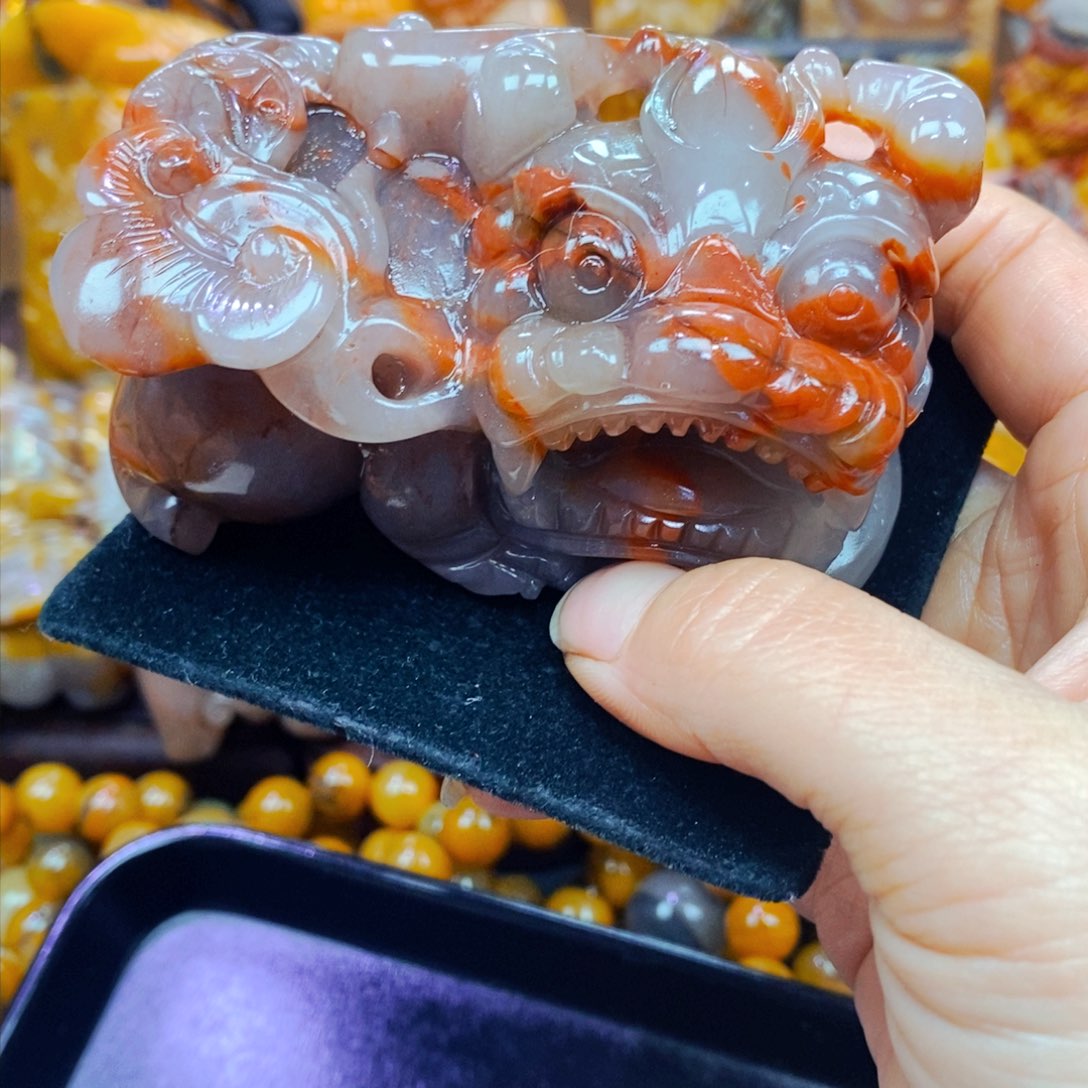 未镶嵌石英质玉（黄龙玉）颈饰