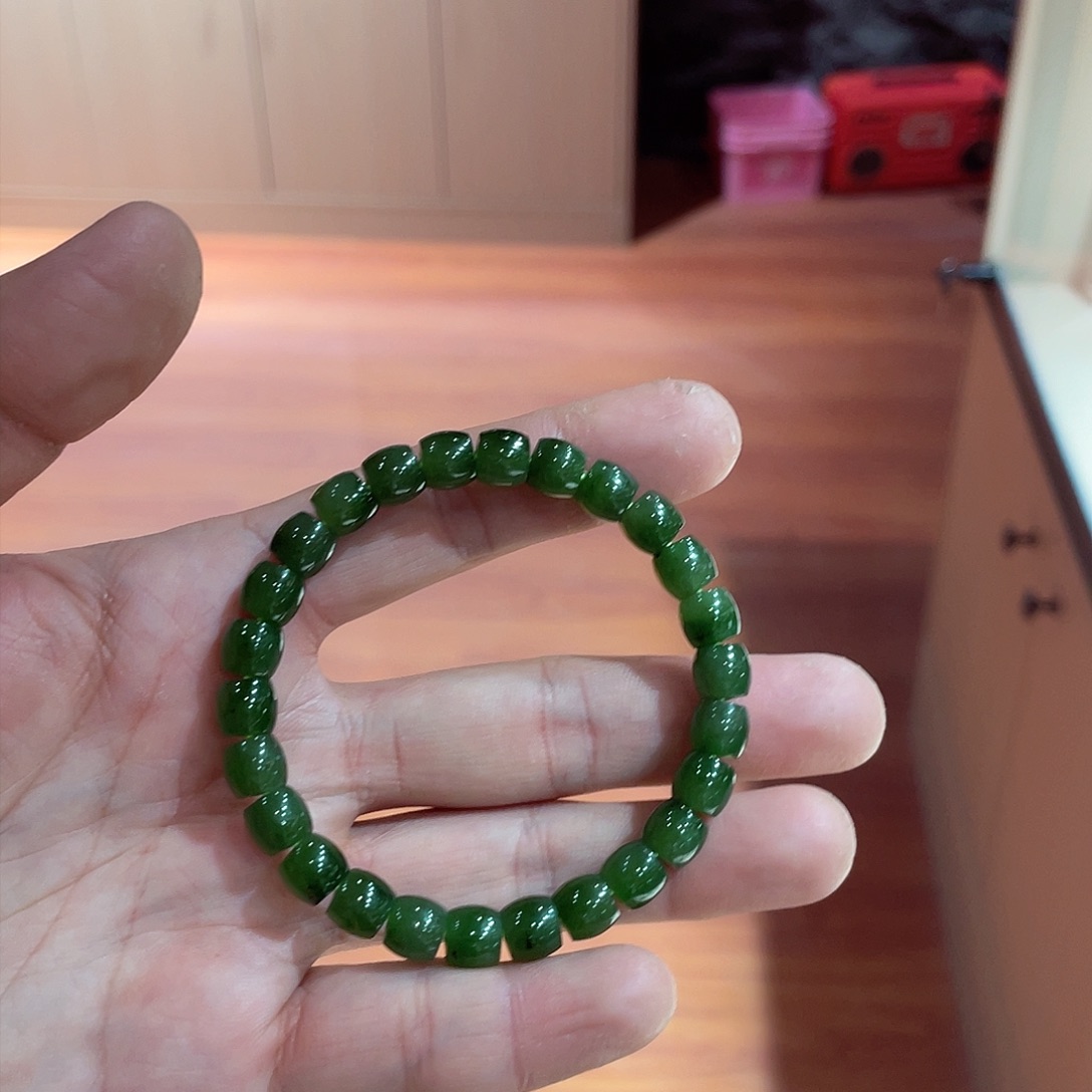 和田玉手串未镶嵌碧玉7.8直切