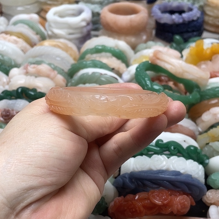 未镶嵌手镯石英岩玉