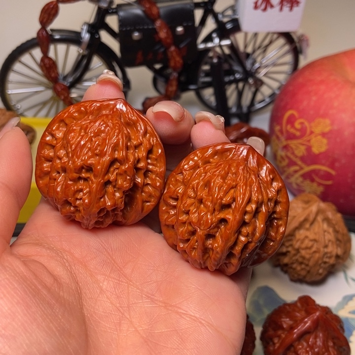 文玩核桃吊坠盘龙虎头