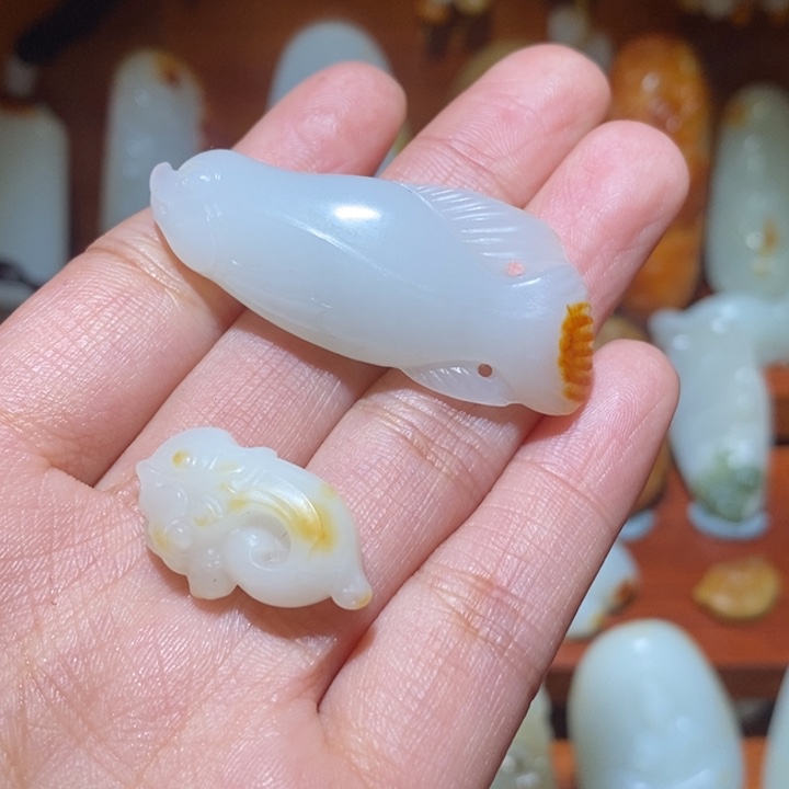 老***杨和田玉未镶嵌颈饰