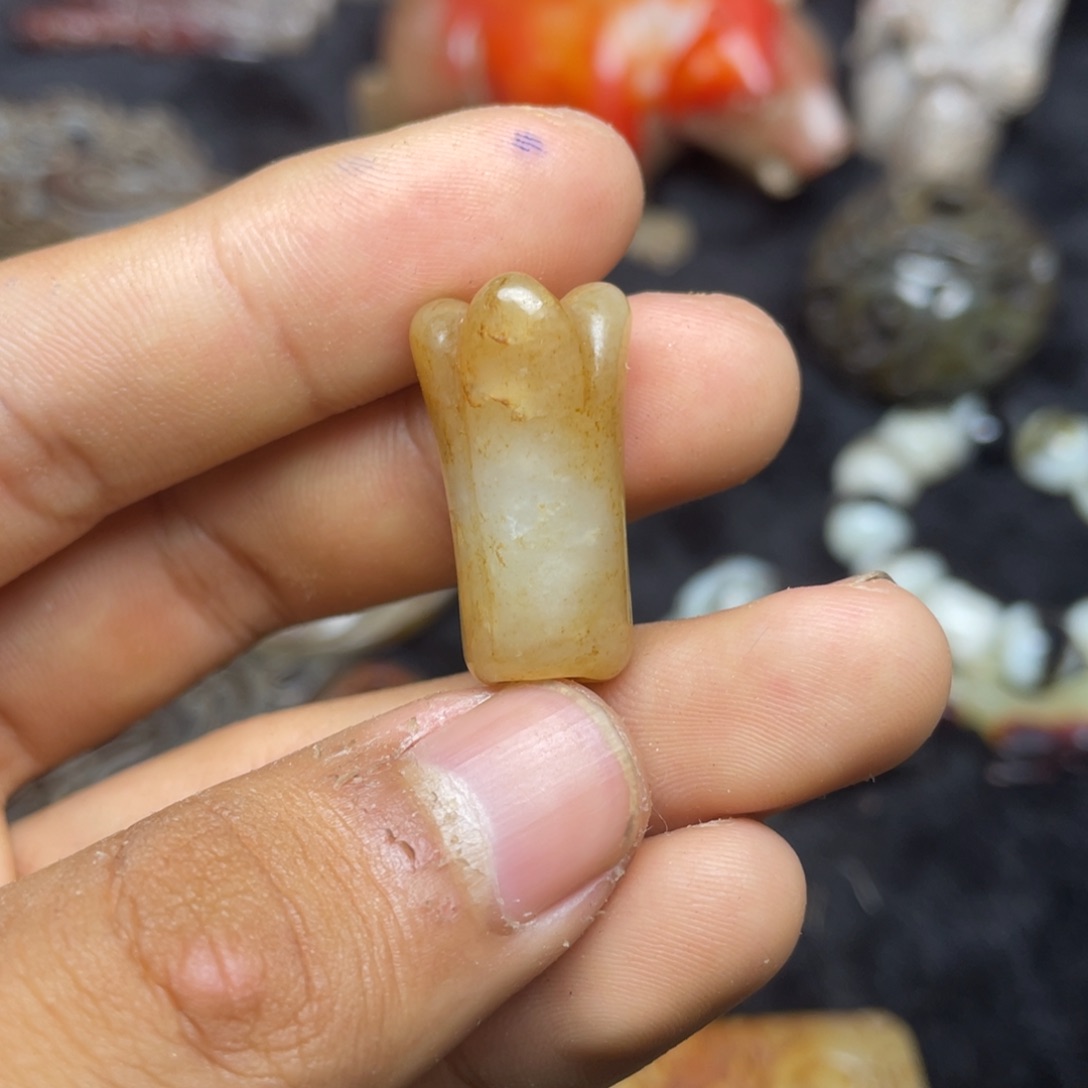 和田玉（糖玉）未镶嵌笔搁