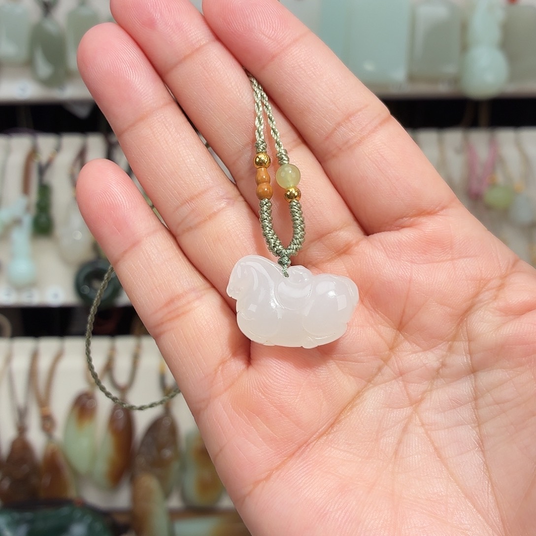 和田玉未镶嵌颈饰可爱小马挂件