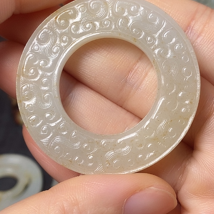 和田玉（糖玉）车挂未镶嵌岁****玉