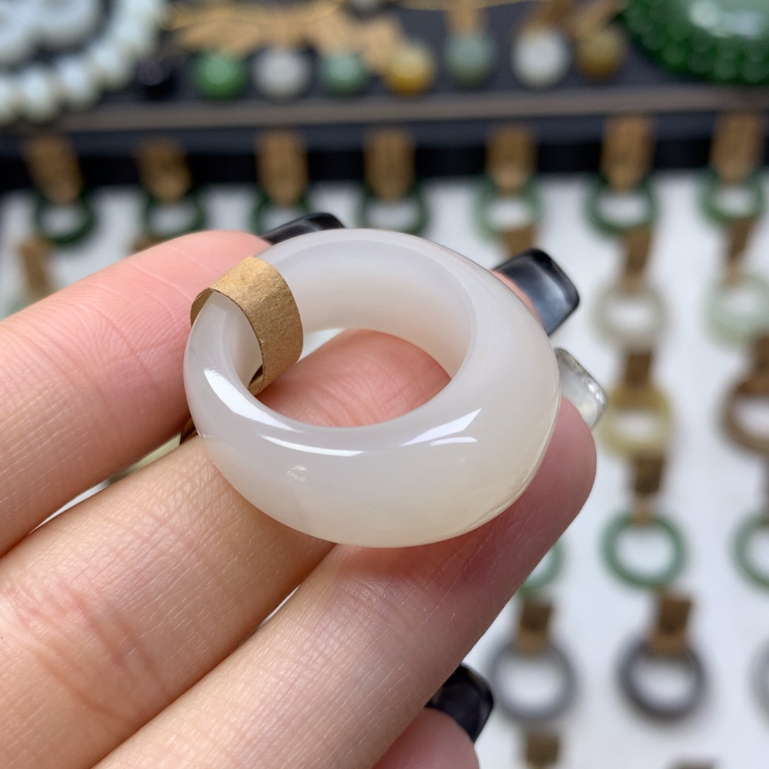 和田玉未镶嵌戒指藕粉馒头