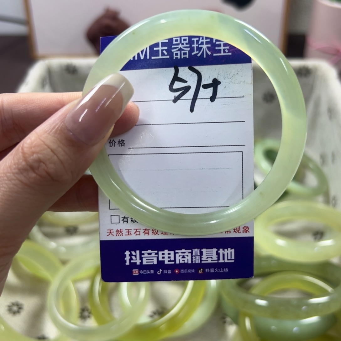 蛇纹石玉手镯未镶嵌111