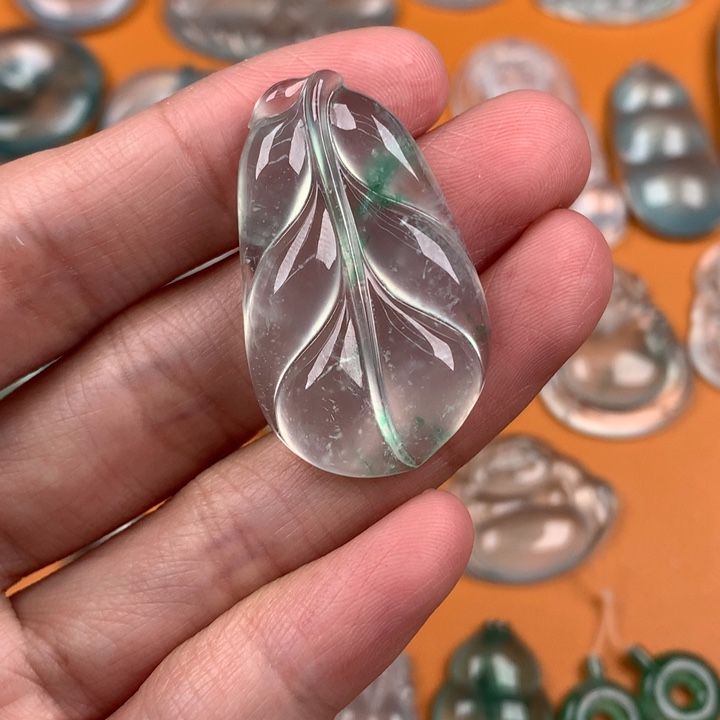 翡翠挂件未镶嵌….