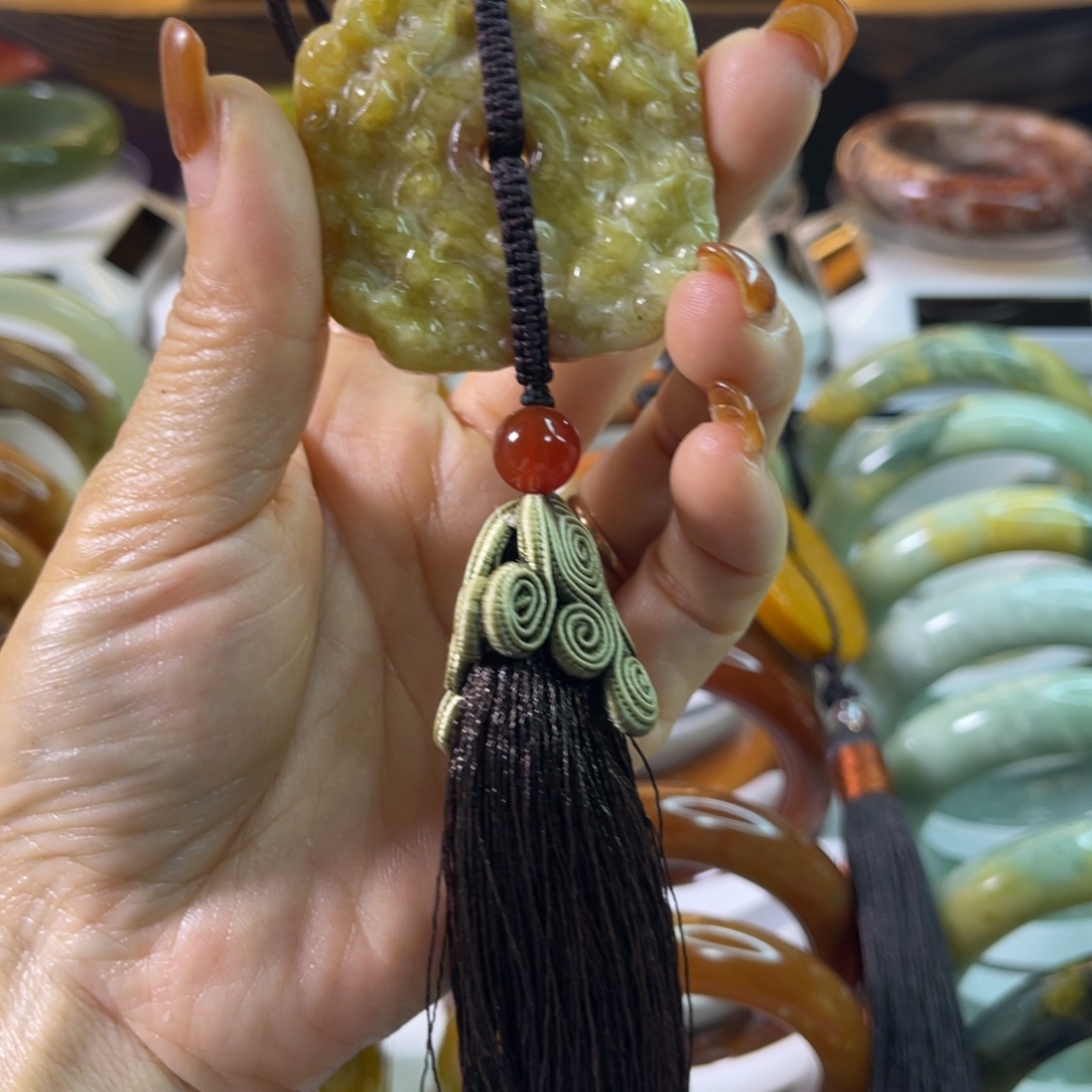 蛇纹石玉未镶嵌车挂