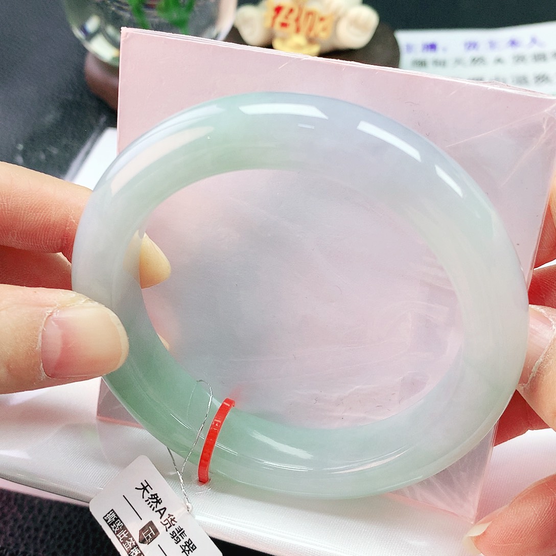 翡翠手镯未镶嵌60轮胎