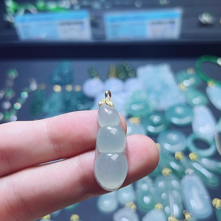 颈饰18K金镶嵌翡翠翡翠
