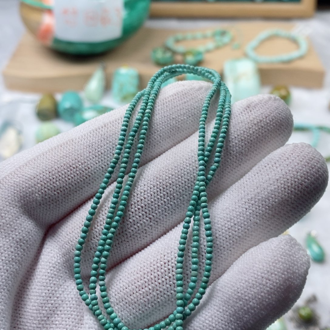 绿松石颈饰未镶嵌