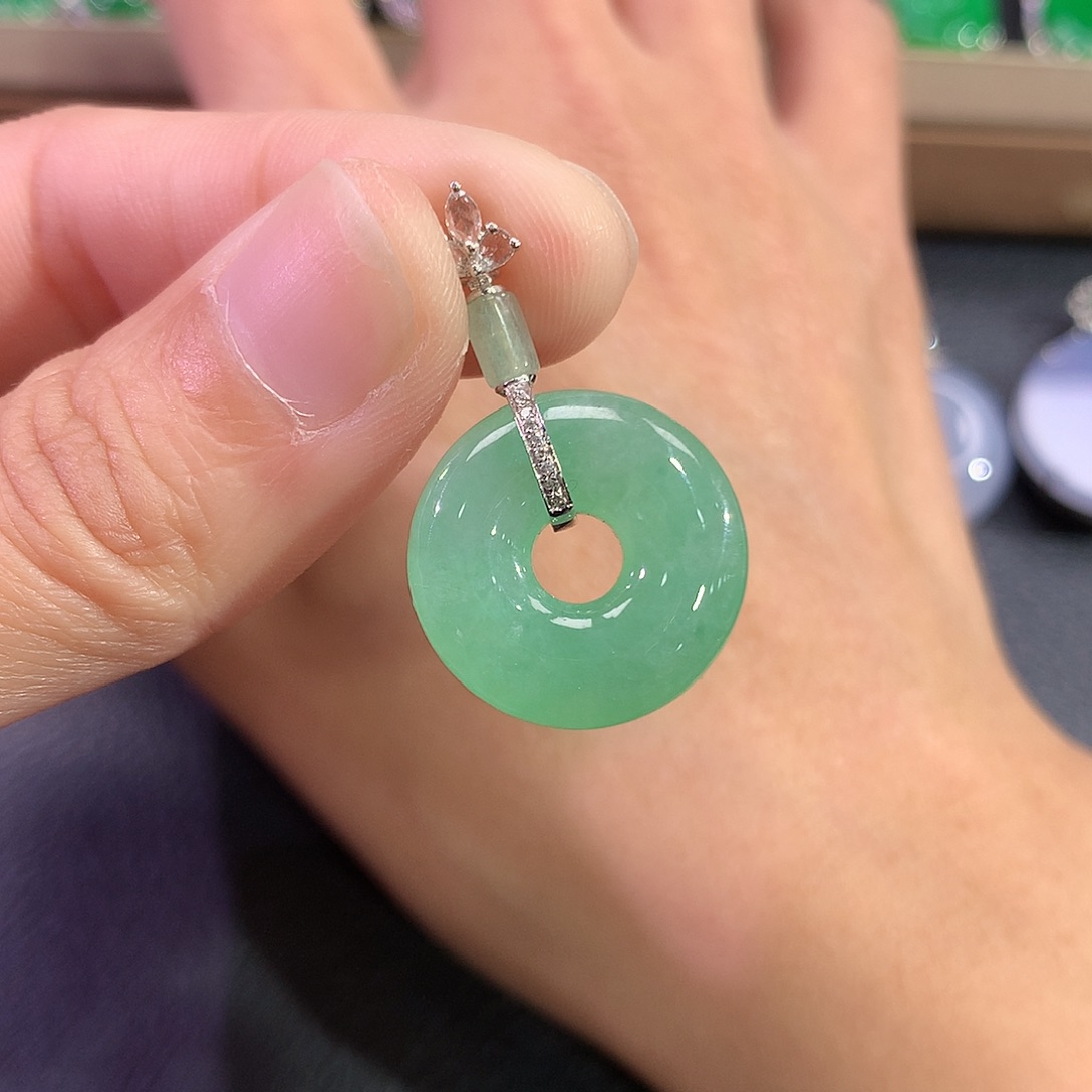 翡翠18K金镶嵌吊坠(赠链)