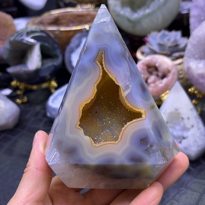 黄软金字塔未镶嵌水晶