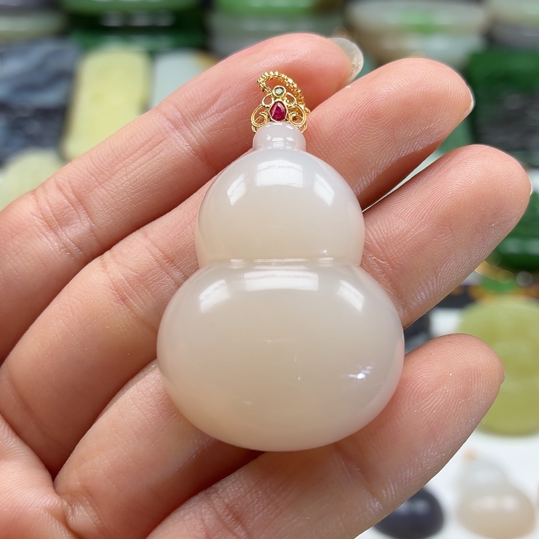 和田玉18K金镶嵌颈饰