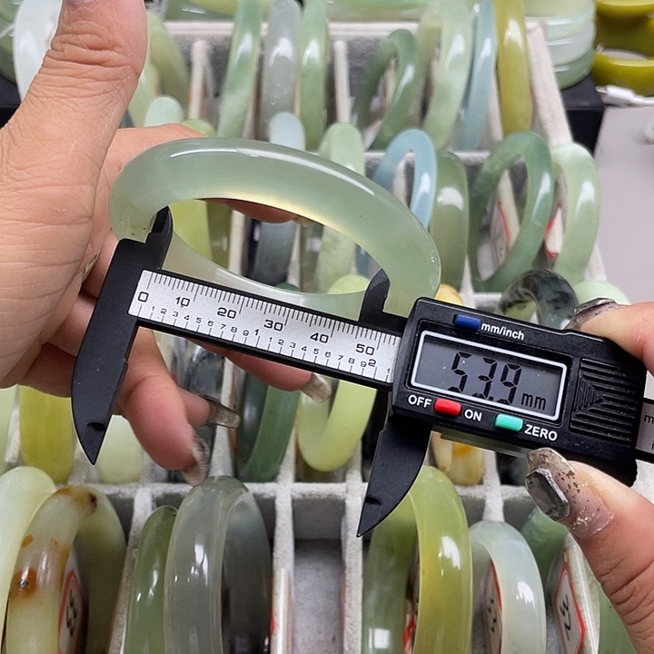 蛇纹石玉未镶嵌手镯35