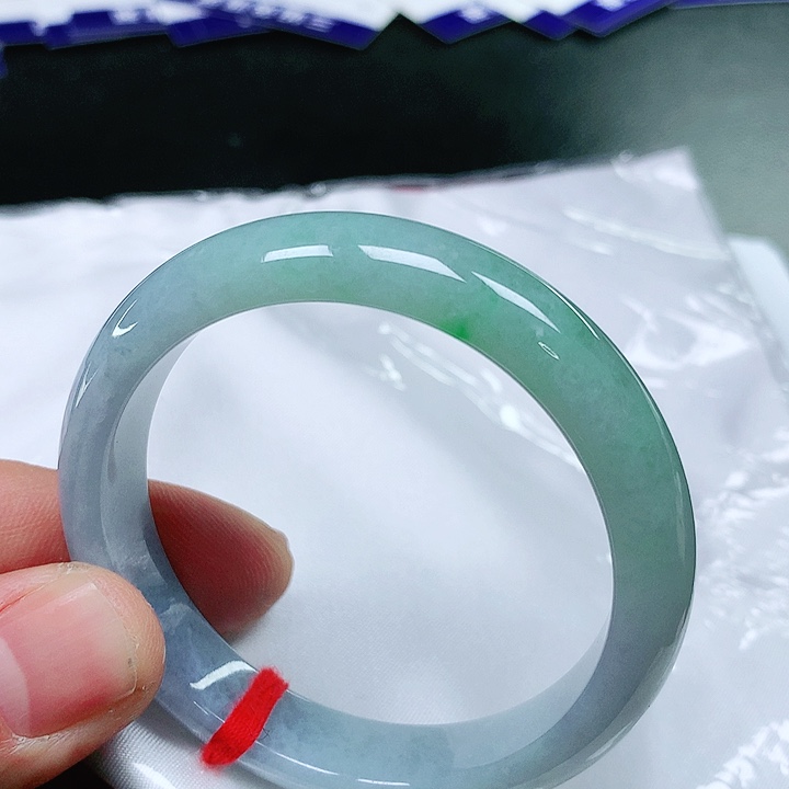 翡翠手镯未镶嵌翡翠手镯未镶嵌