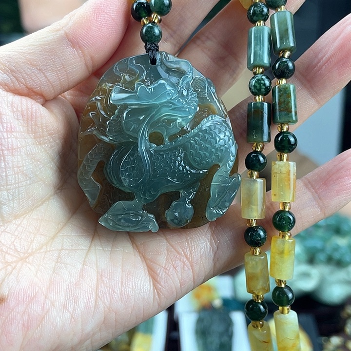 蛇纹石玉颈饰未镶嵌