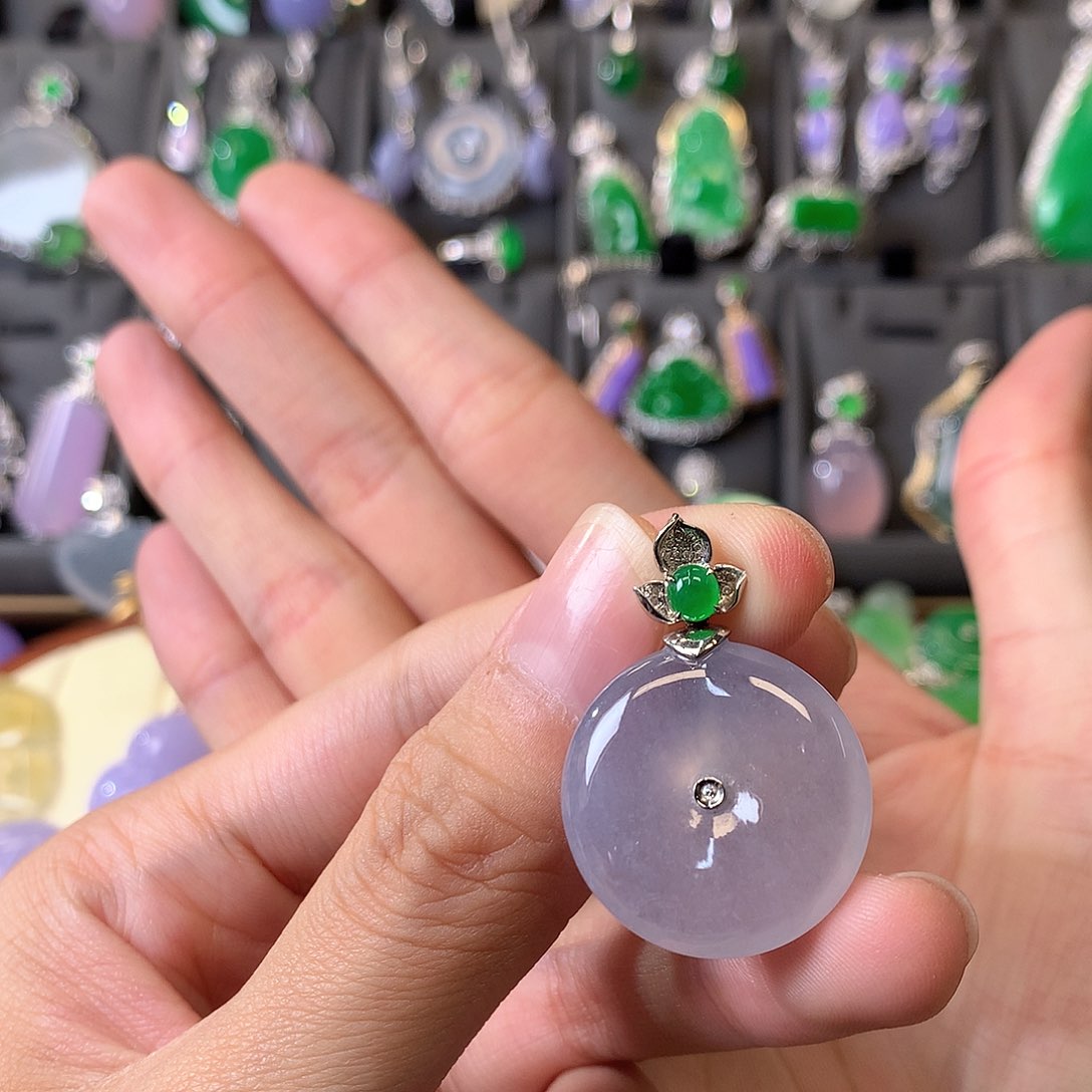 翡翠颈饰18K金镶嵌吊坠