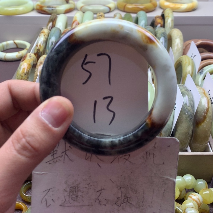 蛇纹石玉手镯未镶嵌