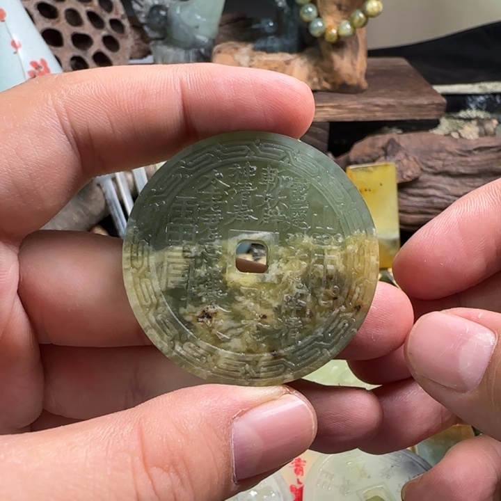 蛇纹石玉颈饰未镶嵌