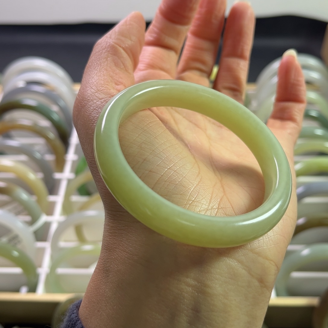 和田玉未镶嵌手镯55圈口