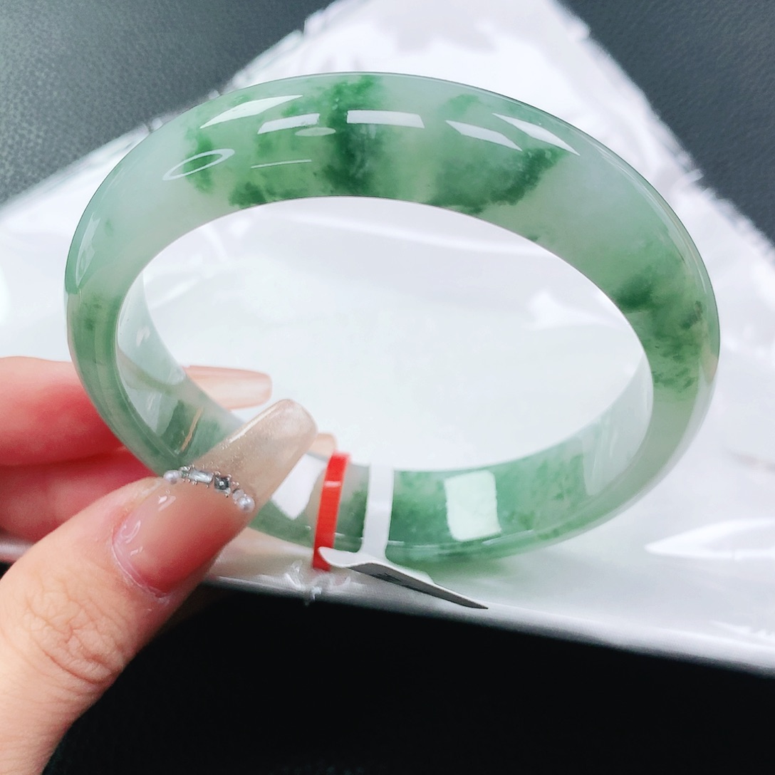翡翠手镯未镶嵌58圈