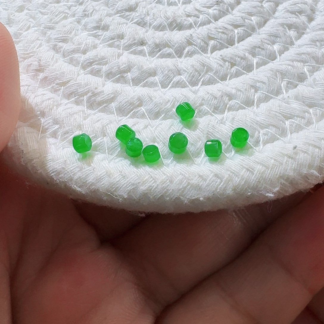 翡翠未镶嵌颈饰多样性发其一