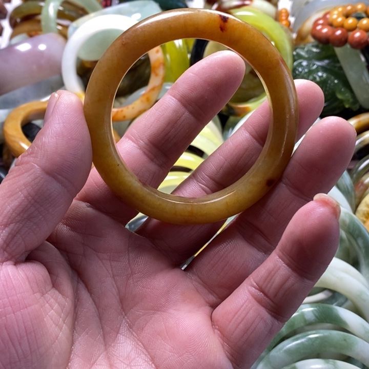 未镶嵌透闪石-蛇纹石玉手镯