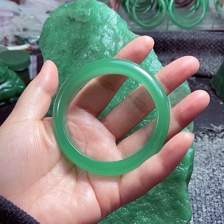 新疆东陵玉手镯55圈口