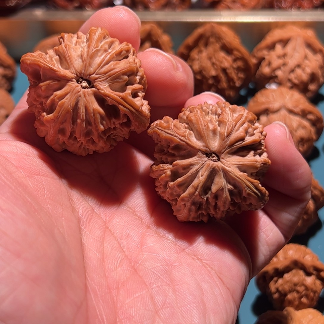 B***e文玩核桃吊坠磨盘