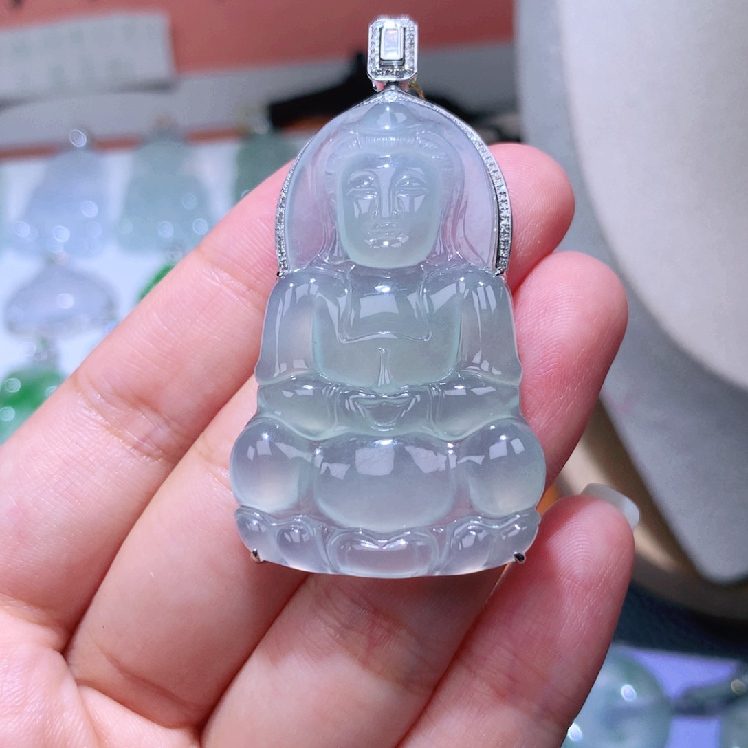 颈饰18K金镶嵌翡翠观音