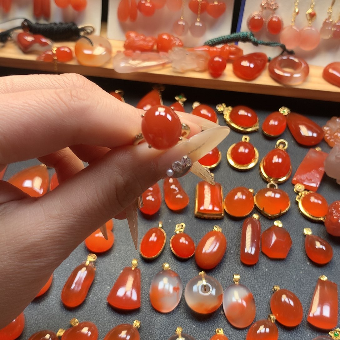 南红玛瑙颈饰未镶嵌