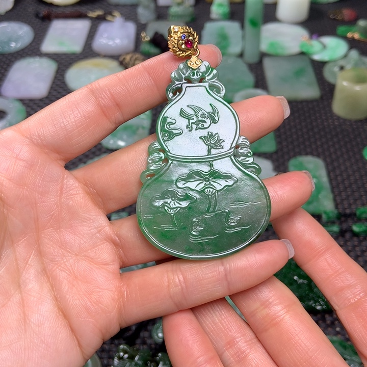 翡翠挂件未镶嵌w**生