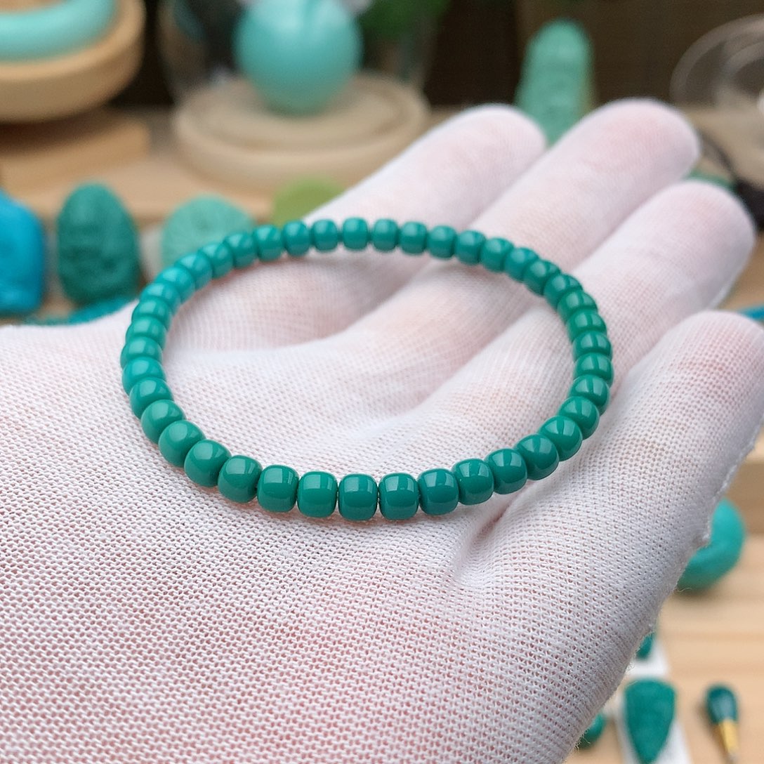 绿松石未镶嵌颈饰